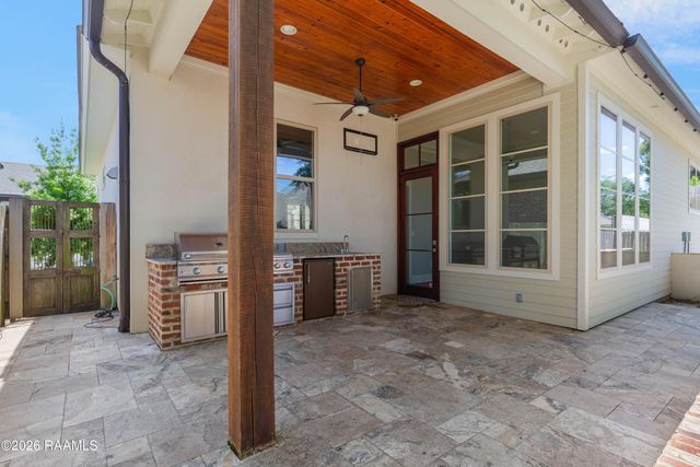 211 Edgehill Circle, Lafayette, LA 70508