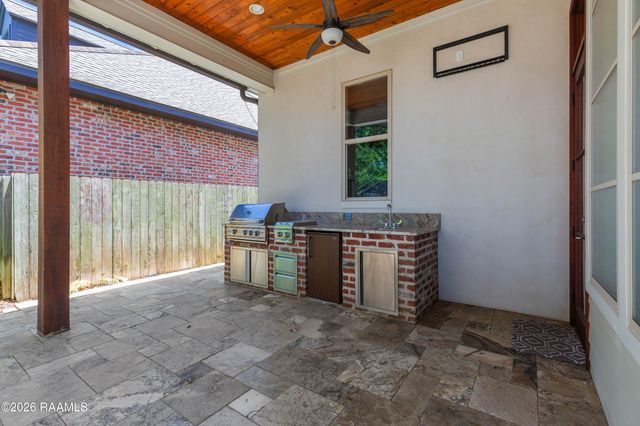 211 Edgehill Circle, Lafayette, LA 70508