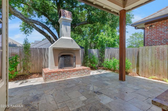 211 Edgehill Circle, Lafayette, LA 70508