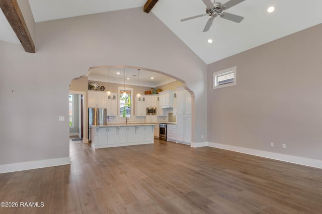 211 Edgehill Circle, Lafayette, LA 70508
