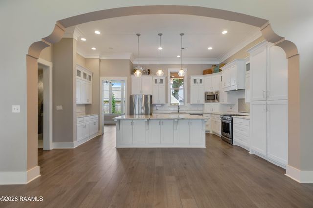 211 Edgehill Circle, Lafayette, LA 70508