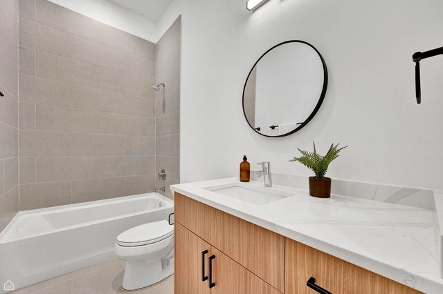 1612 W Hastings Street 201, Chicago, IL 60608