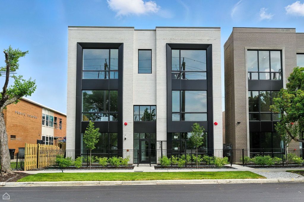 1612 W Hastings Street 201, Chicago, IL 60608