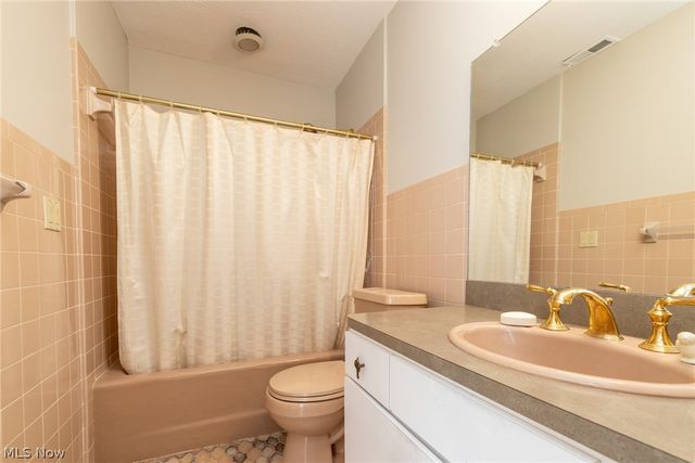 3970 E Meadow Lane, Orange Village, OH 44122