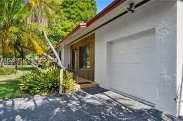 9155 SW 179th St, Palmetto Bay, FL 33157