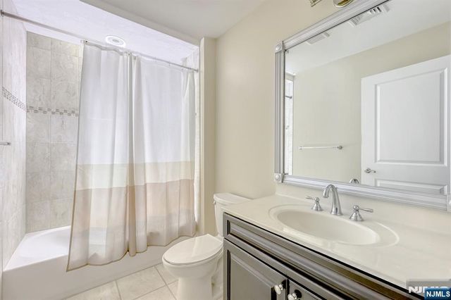 1004 Whitney Lane, Allendale, NJ 07401