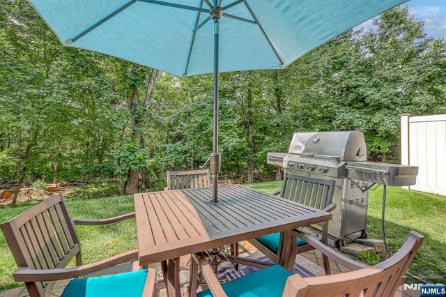 1004 Whitney Lane, Allendale, NJ 07401
