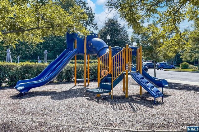 1004 Whitney Lane, Allendale, NJ 07401