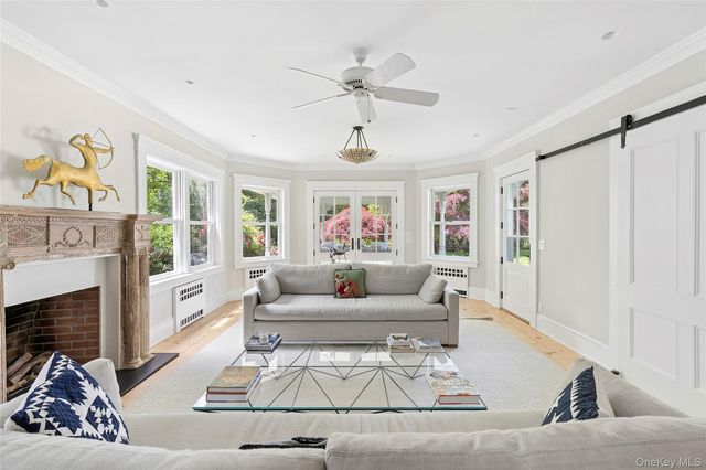 55 Post Crossing, Southampton, NY 11968