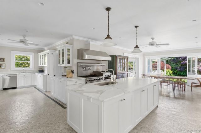 55 Post Crossing, Southampton, NY 11968