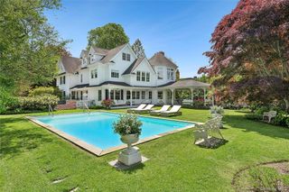 55 Post Crossing, Southampton, NY 11968