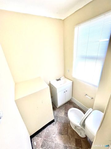 1015 West Main Street 2B, Waterbury, CT 06708