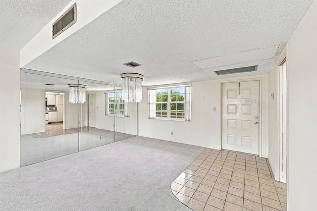555 Oaks Lane 303, Pompano Beach, FL 33069