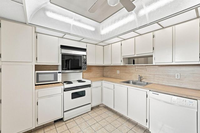 555 Oaks Lane 303, Pompano Beach, FL 33069
