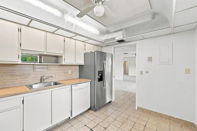 555 Oaks Lane 303, Pompano Beach, FL 33069