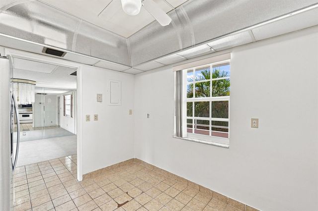 555 Oaks Lane 303, Pompano Beach, FL 33069