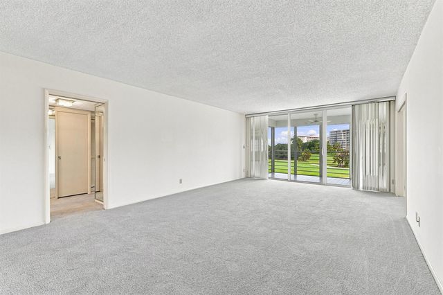 555 Oaks Lane 303, Pompano Beach, FL 33069