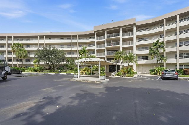 555 Oaks Lane 303, Pompano Beach, FL 33069