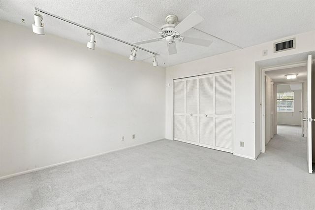 555 Oaks Lane 303, Pompano Beach, FL 33069