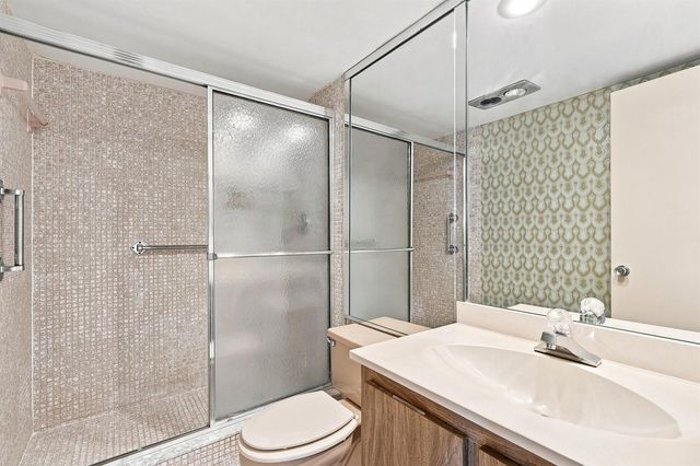 555 Oaks Lane 303, Pompano Beach, FL 33069