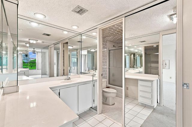 555 Oaks Lane 303, Pompano Beach, FL 33069