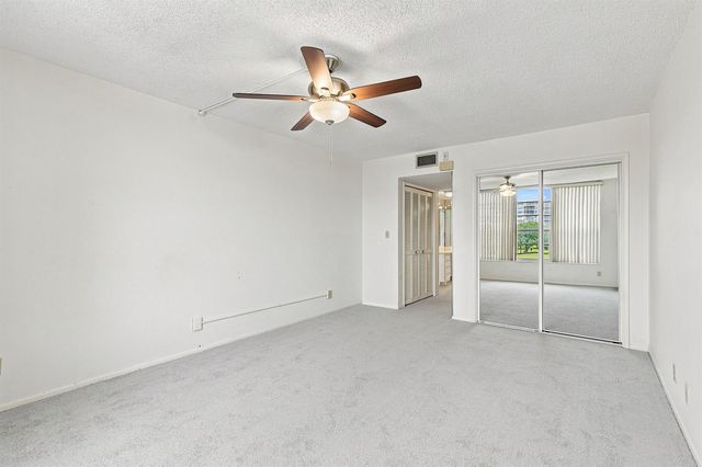 555 Oaks Lane 303, Pompano Beach, FL 33069
