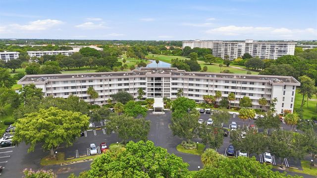 555 Oaks Lane 303, Pompano Beach, FL 33069