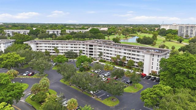 555 Oaks Lane 303, Pompano Beach, FL 33069