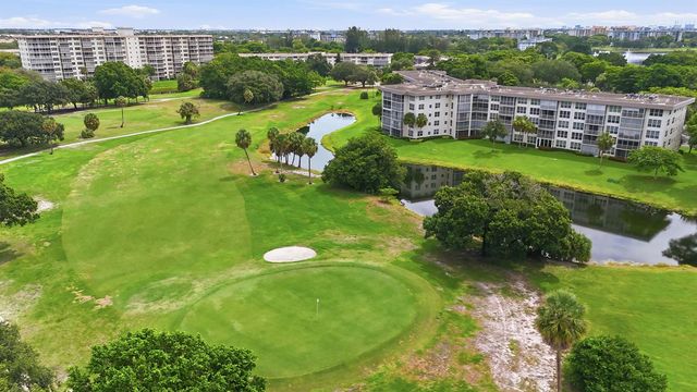 555 Oaks Lane 303, Pompano Beach, FL 33069