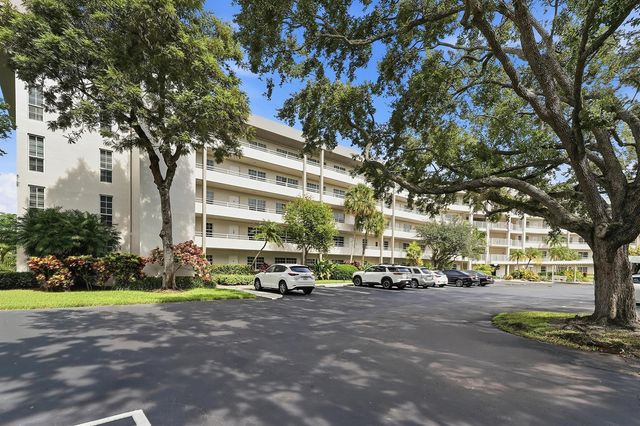 555 Oaks Lane 303, Pompano Beach, FL 33069