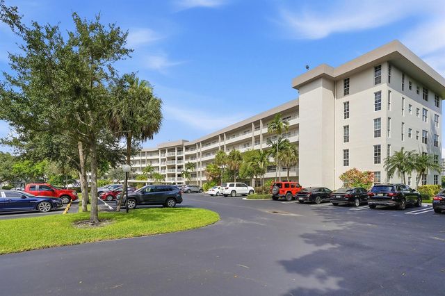 555 Oaks Lane 303, Pompano Beach, FL 33069