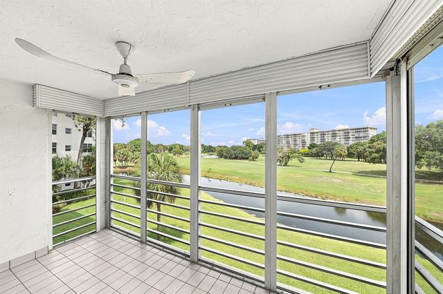 555 Oaks Lane 303, Pompano Beach, FL 33069