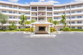 555 Oaks Lane 303, Pompano Beach, FL 33069