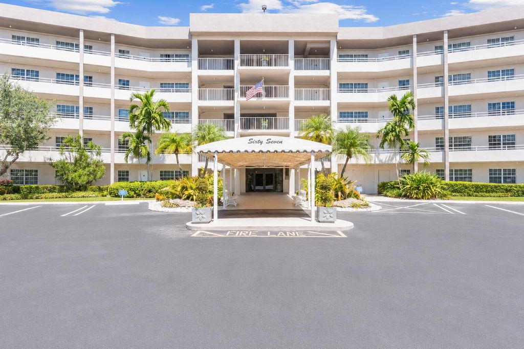 555 Oaks Lane 303, Pompano Beach, FL 33069