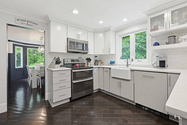 1 Leone Ln, Mendon, MA 01756