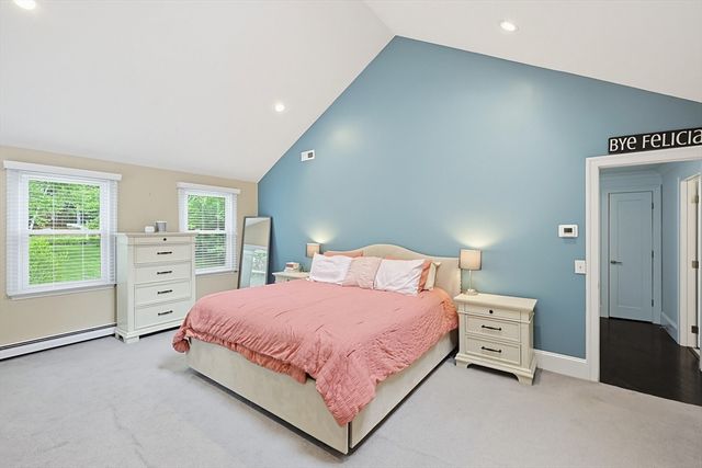 1 Leone Ln, Mendon, MA 01756