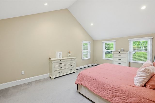 1 Leone Ln, Mendon, MA 01756