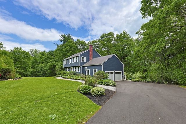 1 Leone Ln, Mendon, MA 01756
