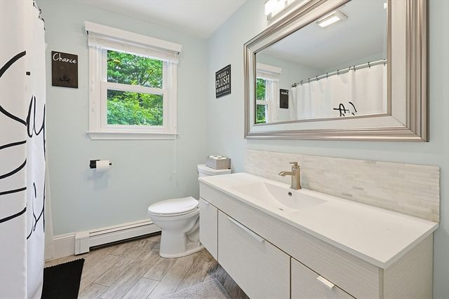 1 Leone Ln, Mendon, MA 01756