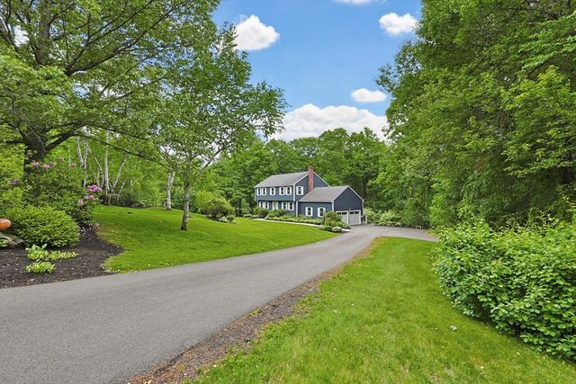 1 Leone Ln, Mendon, MA 01756