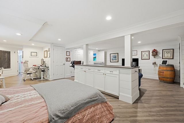 1 Leone Ln, Mendon, MA 01756