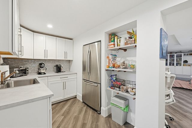 1 Leone Ln, Mendon, MA 01756