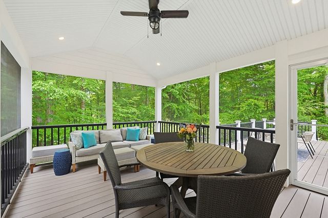 1 Leone Ln, Mendon, MA 01756