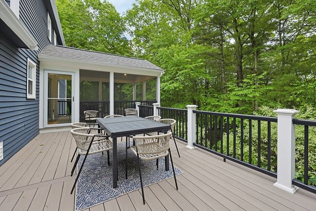 1 Leone Ln, Mendon, MA 01756