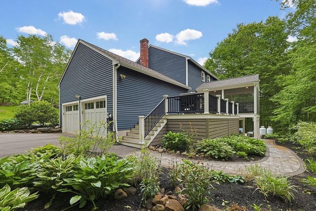 1 Leone Ln, Mendon, MA 01756