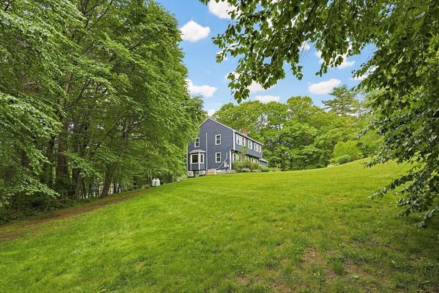 1 Leone Ln, Mendon, MA 01756
