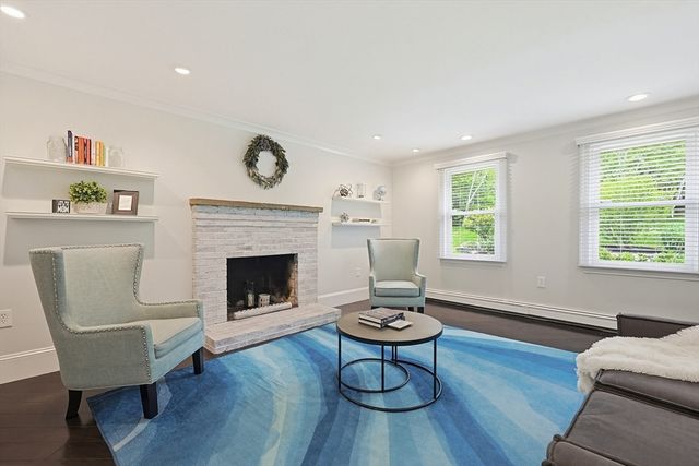 1 Leone Ln, Mendon, MA 01756