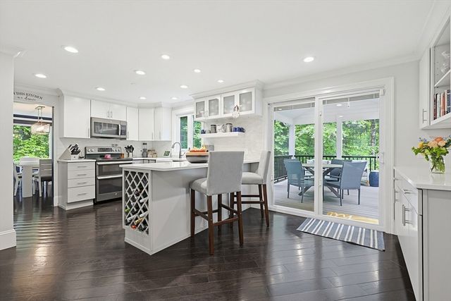 1 Leone Ln, Mendon, MA 01756