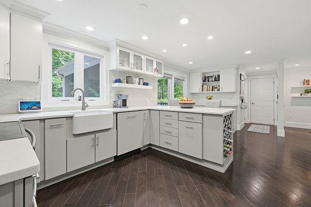 1 Leone Ln, Mendon, MA 01756