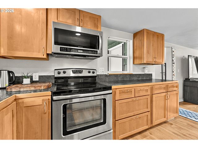 269 S 69TH Pl, Springfield, OR 97478